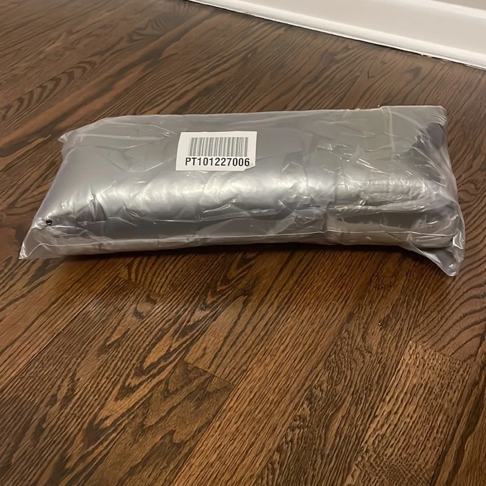 NWT! Precious Tails Eyelash Faux Fur Bed